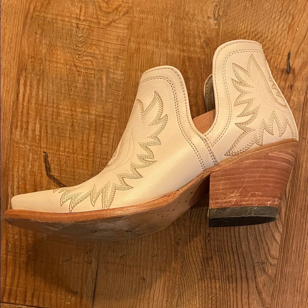 Ariat Stylish Cream Western Ankle Boots - Picture 6 of 8
